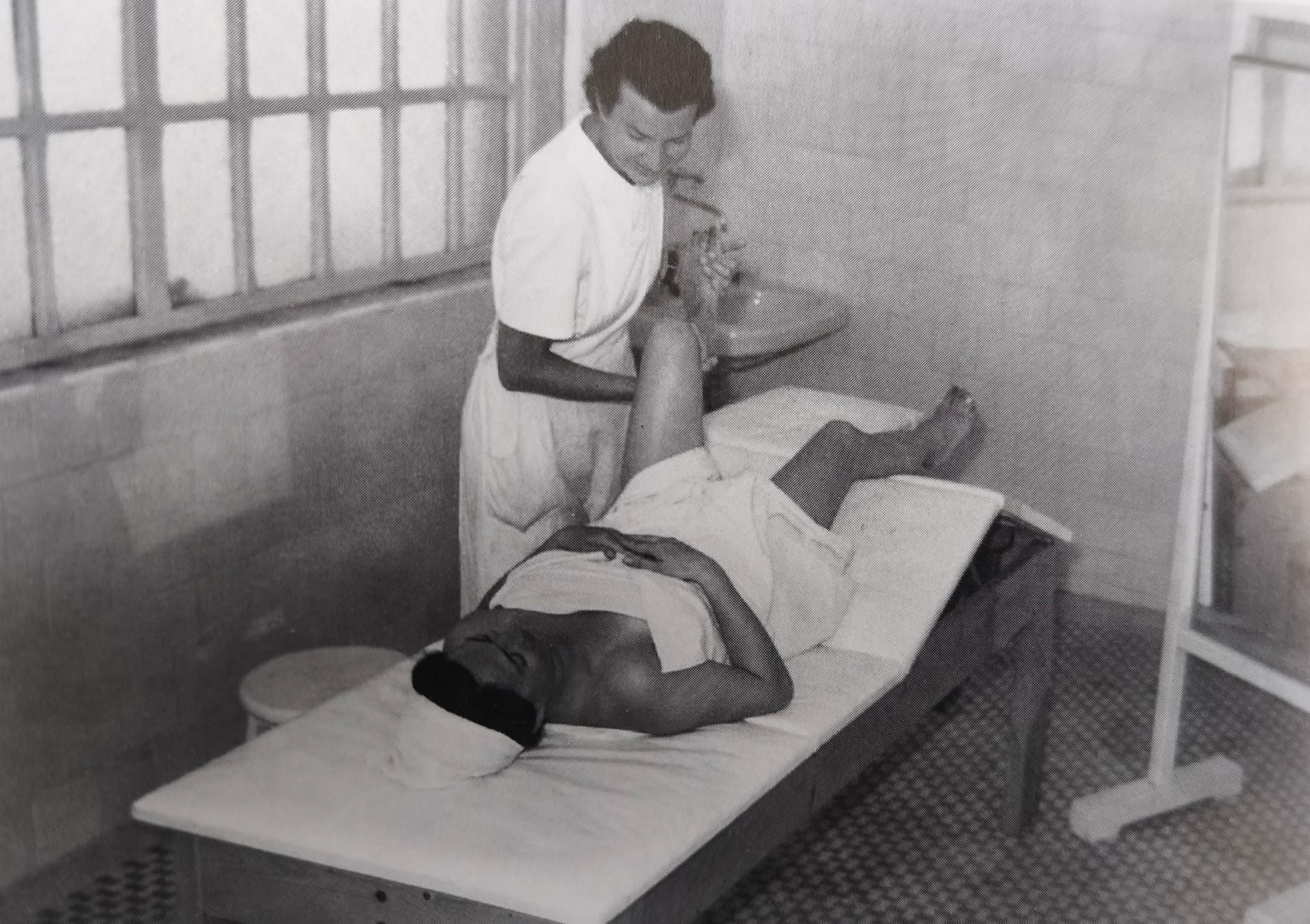 Un massaggio alle Terme Marine nel 1938