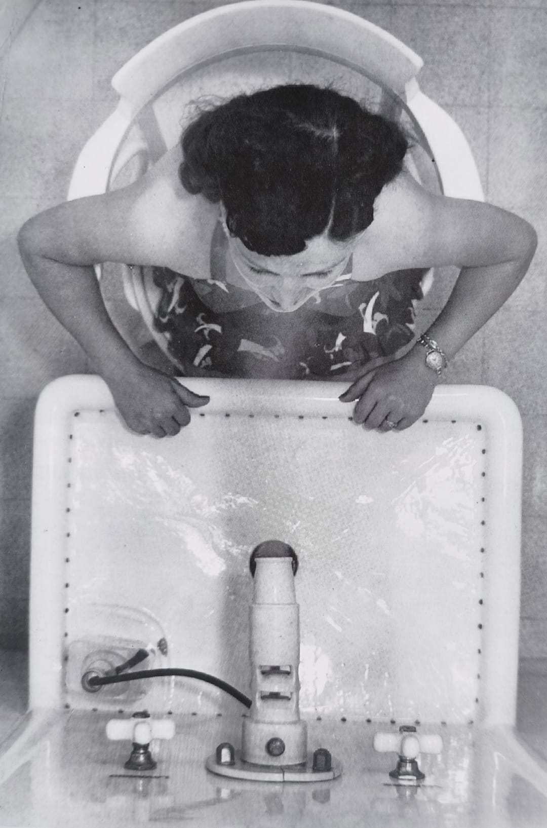 Un trattamento alle Terme Marine nel 1935