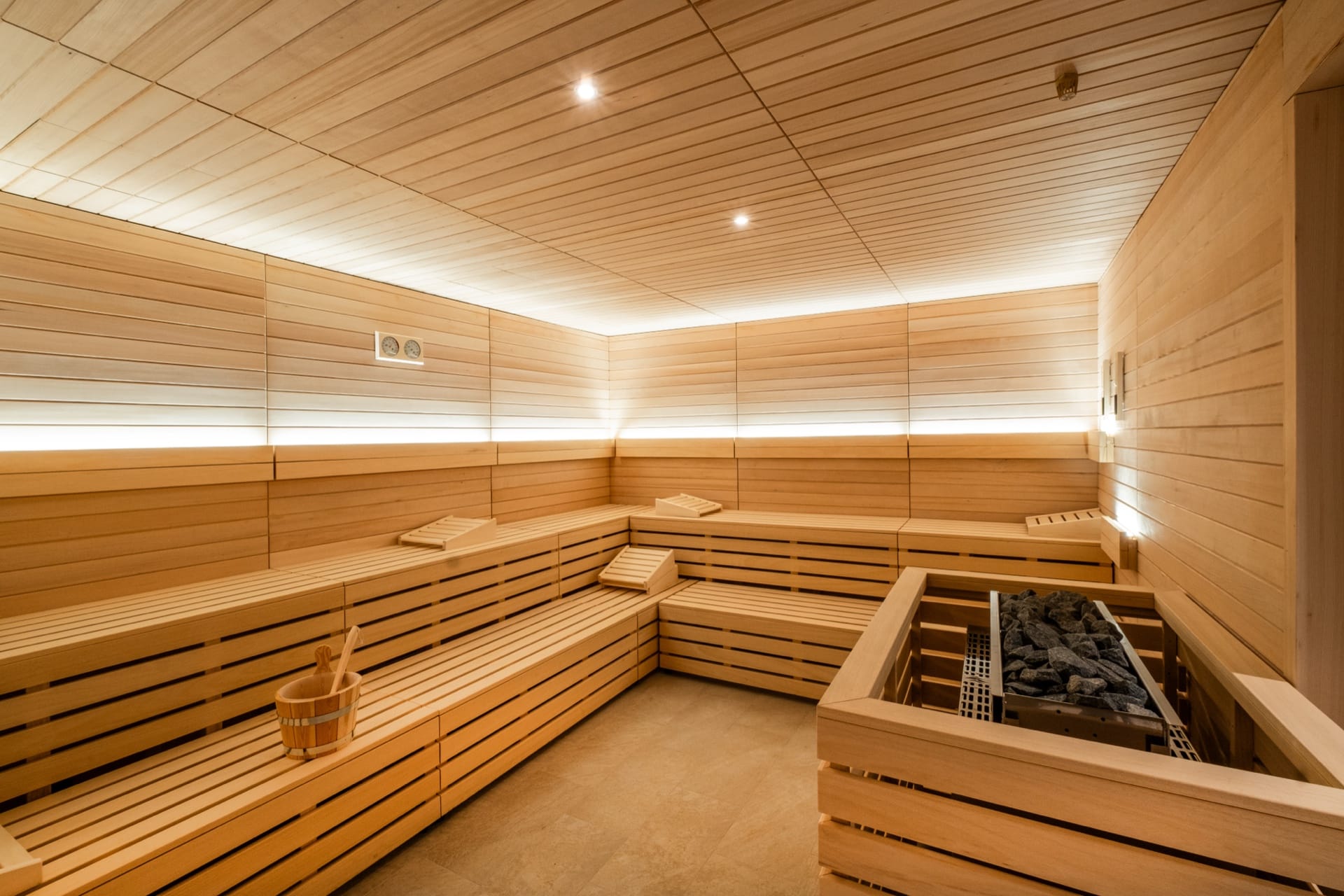 La sauna in legno dell'area wellness